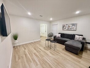 2324 Metropolitan Ave in Dallas, TX - Building Photo - Building Photo
