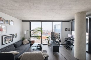 156 N Elizabeth St in Chicago, IL - Building Photo