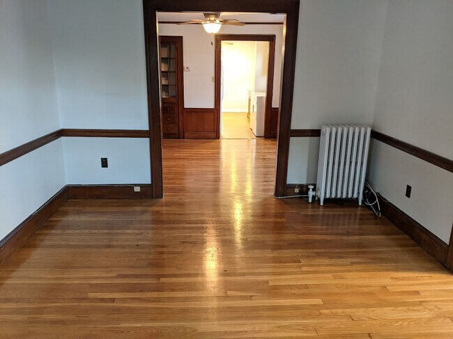 66 Brock St, Unit 3 in Boston, MA - Foto de edificio - Building Photo