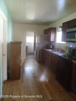 954 E Elm St in Scranton, PA - Building Photo