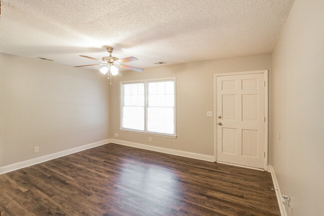 210 Elliott Dr in Ladson, SC - Building Photo - Building Photo