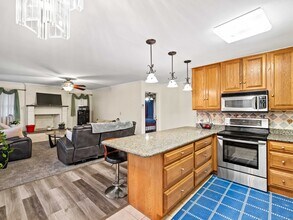 331 CT-163 in Montville, CT - Building Photo - Building Photo
