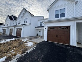 504 Erie Rdg Dr in Henrietta, NY - Building Photo