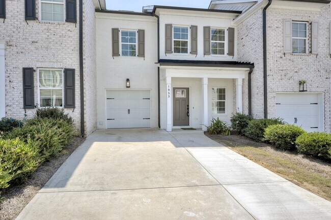 property at 1955 Avenel Ln