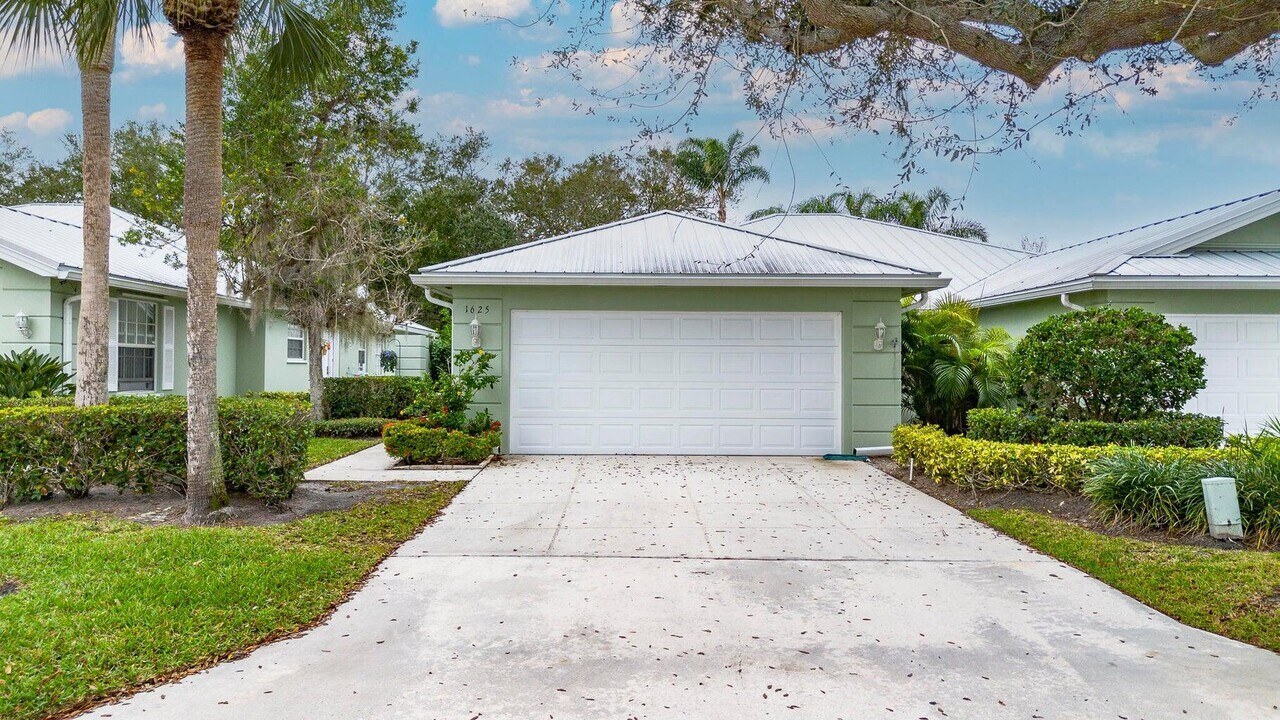 1625 SW Waterfall Blvd in Palm City, FL - Building Photo