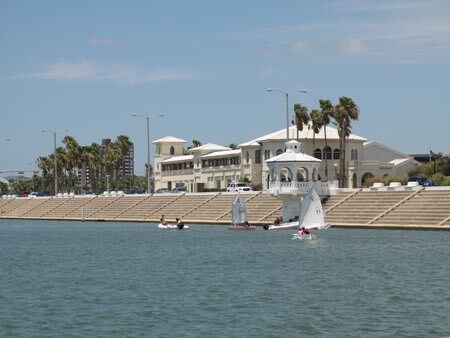 1205 Altas Palmas Rd in Harlingen, TX - Foto de edificio - Building Photo