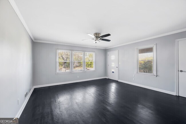 147 Burnside St, Unit 4 in Jonesboro, GA - Foto de edificio - Building Photo