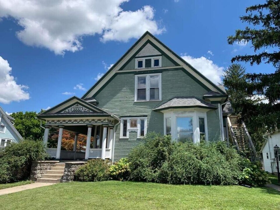 827 S Cory St in Findlay, OH - Building Photo