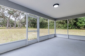 320 N Fresno Ave in Hernando, FL - Foto de edificio - Building Photo