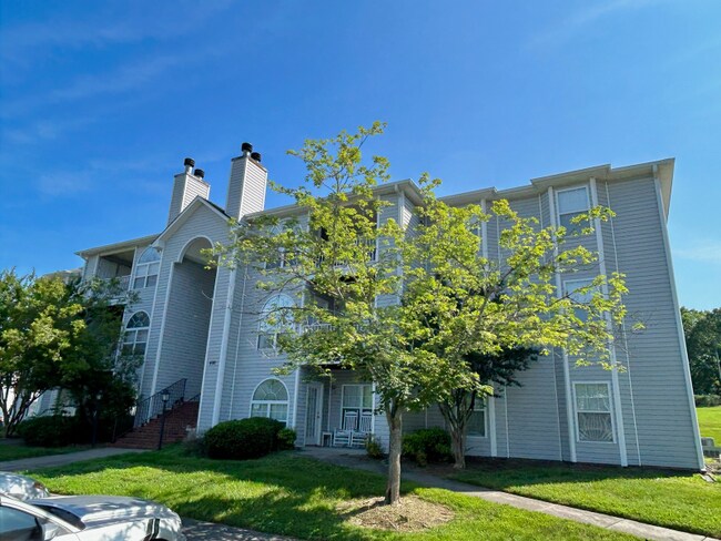 412 Rivertree Ln in Winston-Salem, NC - Foto de edificio - Building Photo