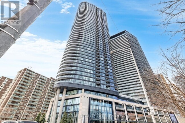585-585 Bloor St E