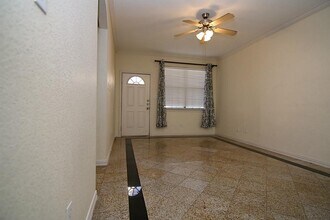 9400 Bellaire Blvd in Houston, TX - Building Photo - Building Photo