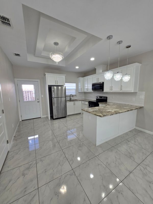 1018 N Woodson Ave in Edinburg, TX - Foto de edificio - Building Photo