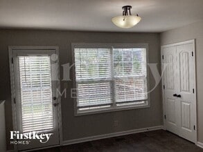 978 Dwight Eisenhower Way in Clarksville, TN - Foto de edificio - Building Photo