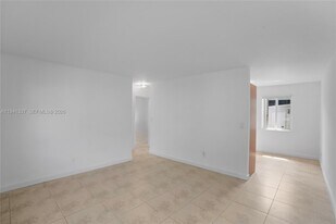 932 Moffett St in Hallandale Beach, FL - Building Photo