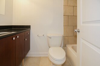 3820 N Sheffield Ave, Unit 1E in Chicago, IL - Building Photo - Building Photo
