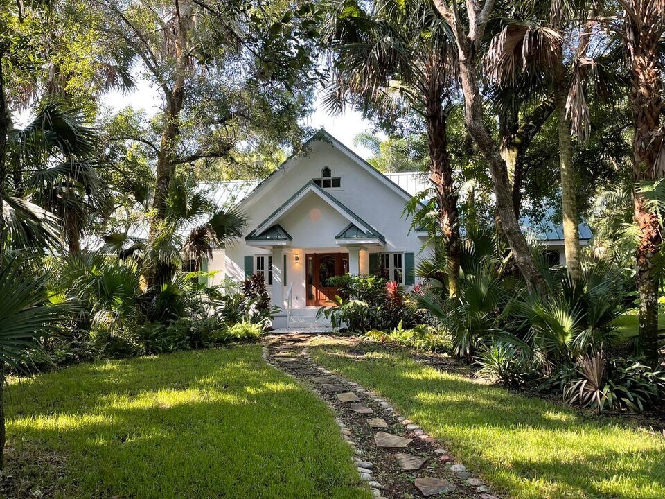 4502 Wild Turkey Trail in Okeechobee, FL - Building Photo