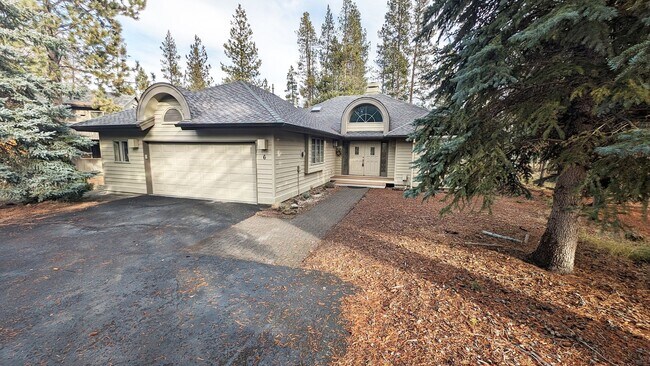 6 Mugho Ln in Sunriver, OR - Building Photo - Building Photo
