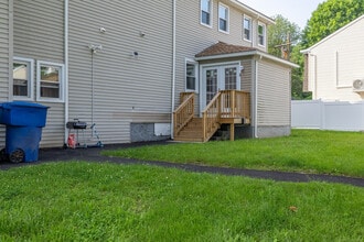 121 Hillview Ave in Waterbury, CT - Building Photo - Building Photo