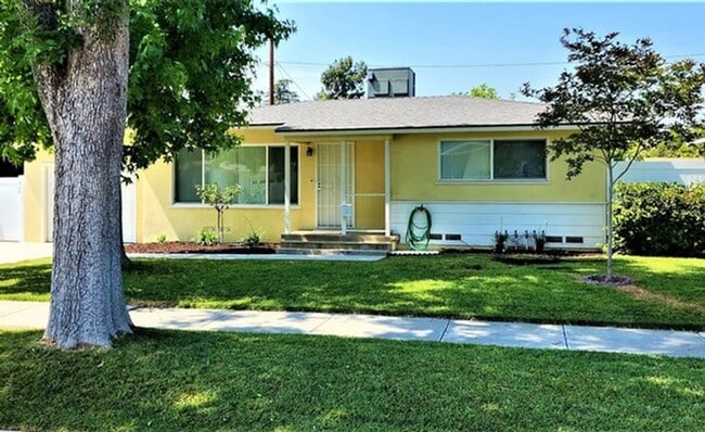 property at 4765 Sunnyside Dr