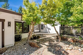 1108 Howard Hls Rd in Lafayette, CA - Building Photo - Building Photo