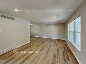4560 E 121st Pl in Thornton, CO - Foto de edificio - Building Photo