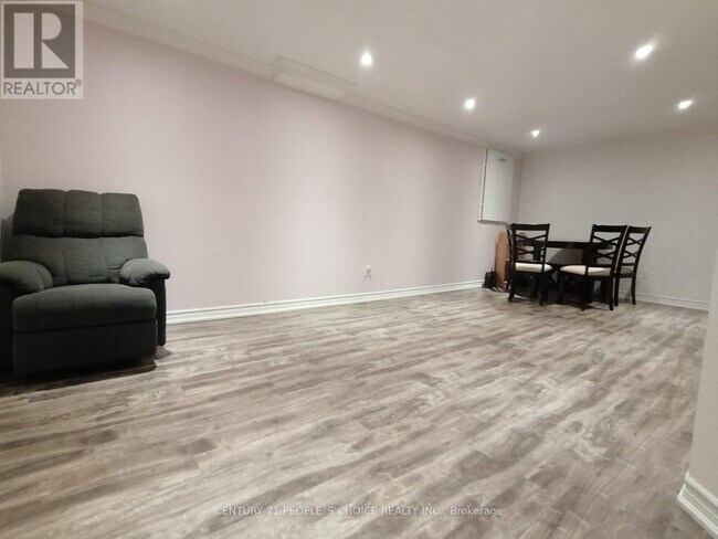 115 McMurchy Ave S in Brampton, ON - Building Photo - Building Photo