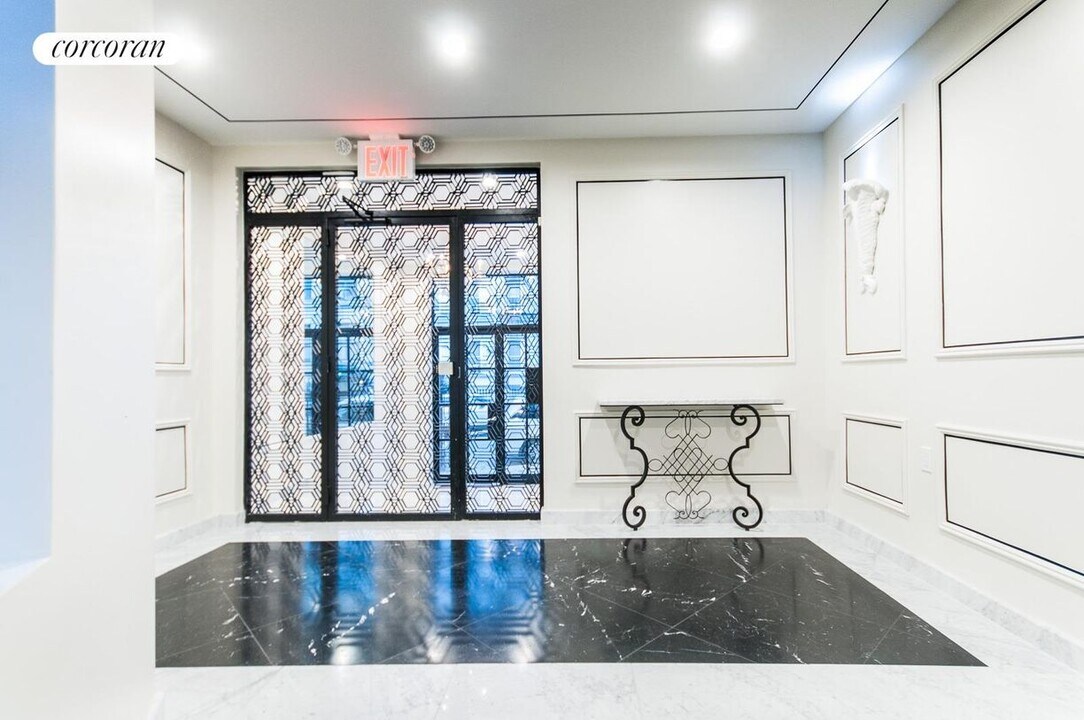 67 W 107th St in New York, NY - Building Photo