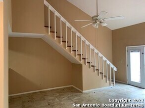10527 Perrin Beitel in San Antonio, TX - Building Photo - Building Photo
