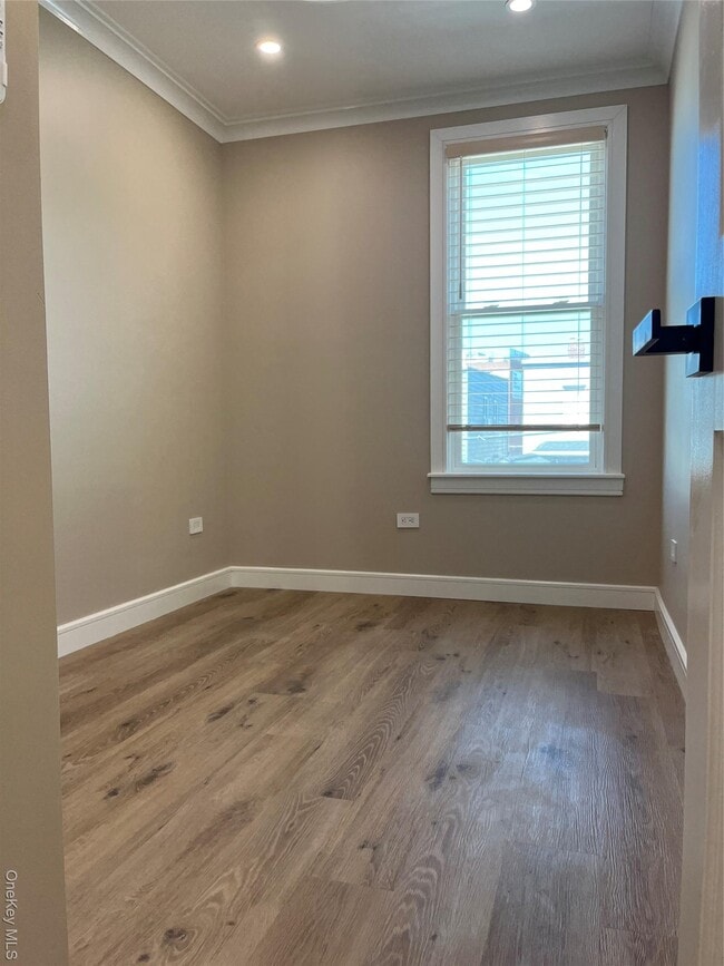 59-85 57th Dr in Queens, NY - Building Photo - Building Photo