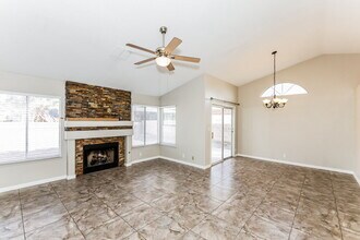 4401 La Reina Cir in Las Vegas, NV - Building Photo - Building Photo