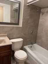 3700 N Pine Grove Ave, Unit STUDIO WITH PATIO in Chicago, IL - Building Photo - Building Photo