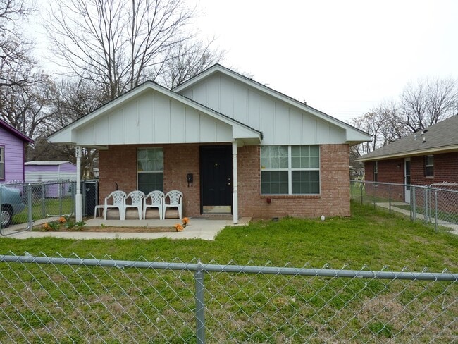 property at 905 Calumet Ave