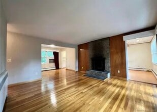 958 Dunbar Hill Rd in Hamden, CT - Foto de edificio - Building Photo