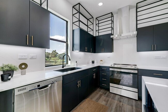 4932 Old Spanish Trl in Houston, TX - Foto de edificio - Building Photo
