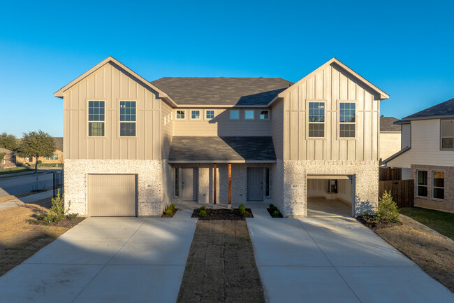 401 Wrangler Lane in Denton, TX - Building Photo - Building Photo