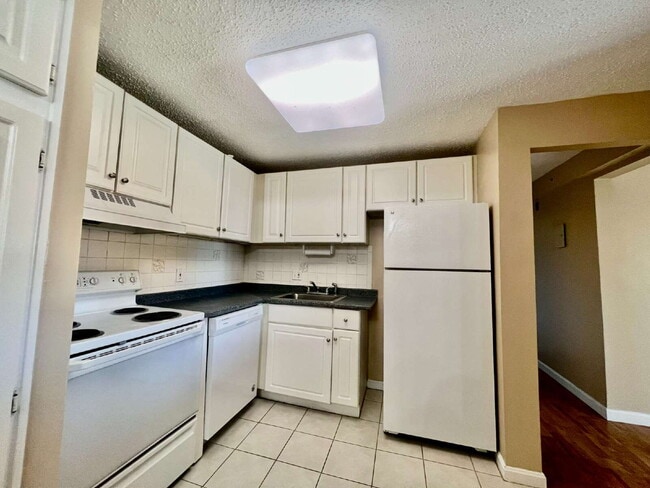 property at 7 Birchwood Pointe