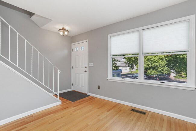 78 Northfield St in Greenwich, CT - Building Photo - Building Photo