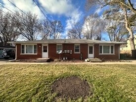 507 E Lee St in Plano, IL - Building Photo