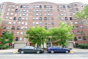 711 W Gordon Ter, Unit 311 in Chicago, IL - Building Photo