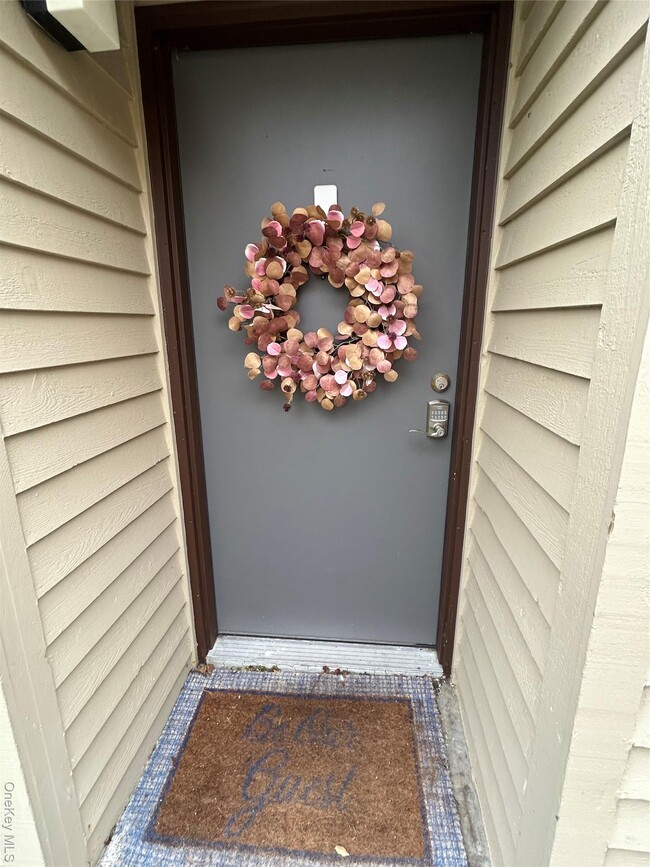 36 Sycamore Ct in Woodbury, NY - Building Photo - Building Photo