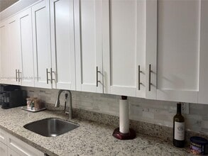 5033 NW 7th St in Miami, FL - Building Photo - Building Photo