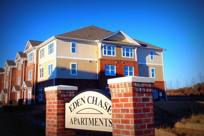 Eden Chase Apartments in Eden, NC - Foto de edificio - Primary Photo