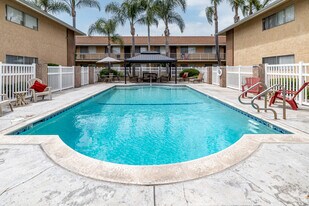 Atrium Gardens in Anaheim, CA - Building Photo