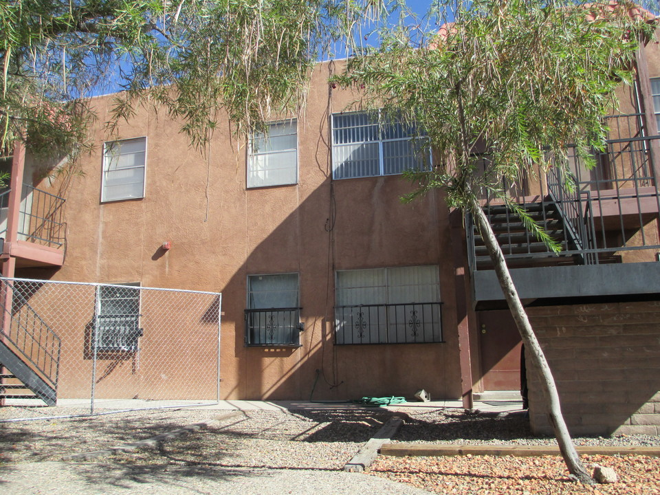 Zodiac Apartments in Albuquerque, NM - Foto de edificio