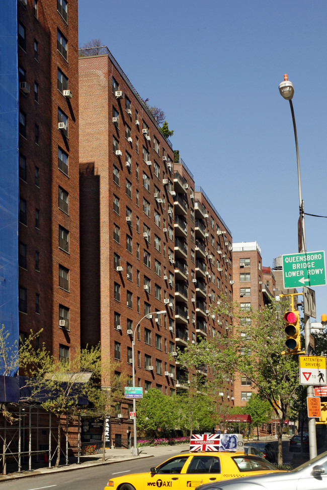 Sutton Terrace - Weill Cornell Medical Colleg in New York, NY - Foto de edificio - Building Photo