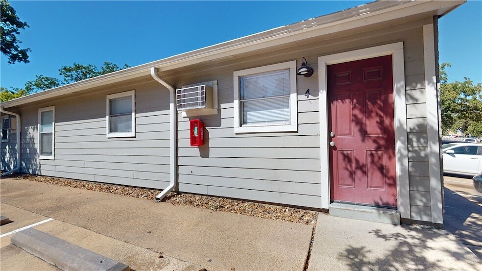 500 Foch St, Unit 4 in Bryan, TX - Building Photo
