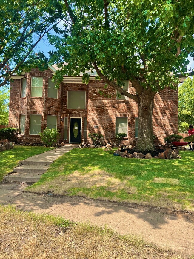 property at 2213 Ridgewood Dr