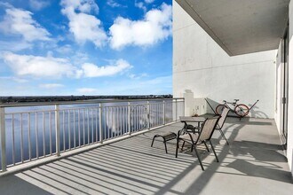 300 S Australian Ave, Unit 1108 in West Palm Beach, FL - Foto de edificio - Building Photo