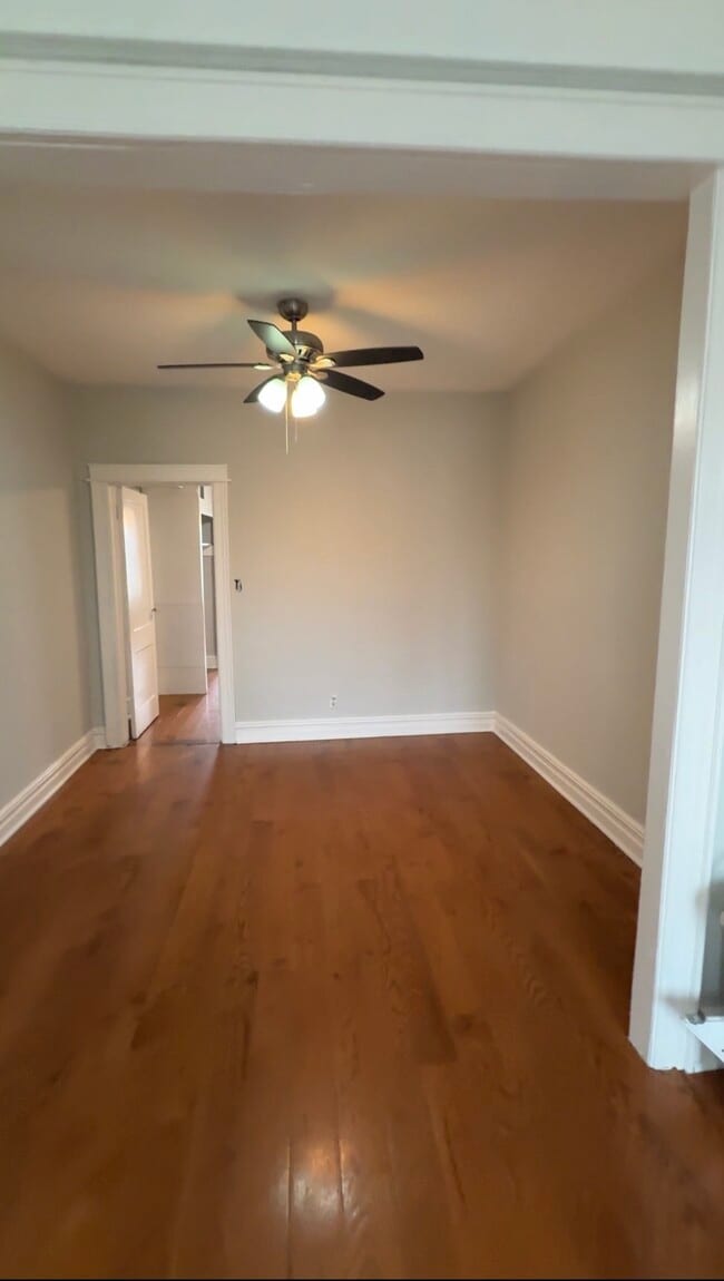 6313 Eliot Ave, Unit 63-13 in Middle Village, NY - Foto de edificio - Building Photo